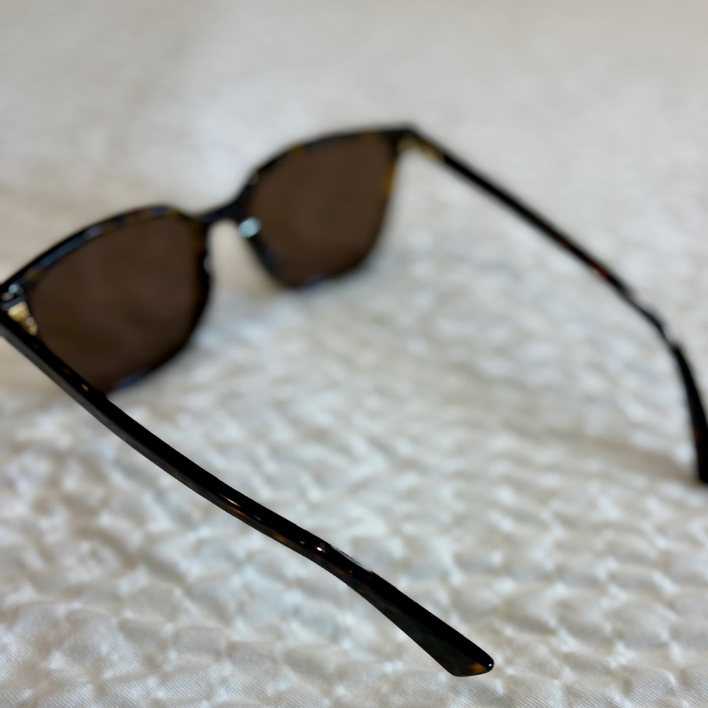 Bottega Veneta Havana Classic Tortie Sunglasses BV1255SA 002 Newer model EUC 😎🌟 - Picture 10 of 16